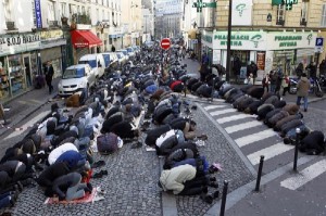 Dnevna molitva na ulicama Pariza