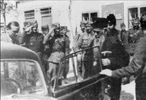 Nikolaj Velimirović tokom povlačenja sa četnicima, ljotićevcima i ostalim saradnicima nacista, april 1945. godine